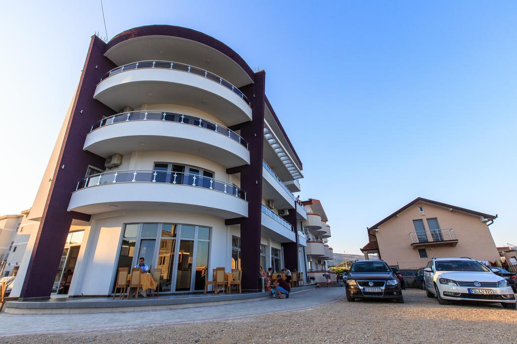 Hotel Edita Ulcinj Kültér fotó