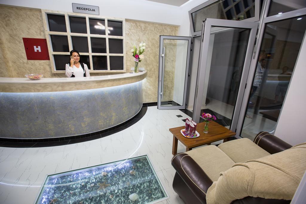Hotel Edita Ulcinj Kültér fotó