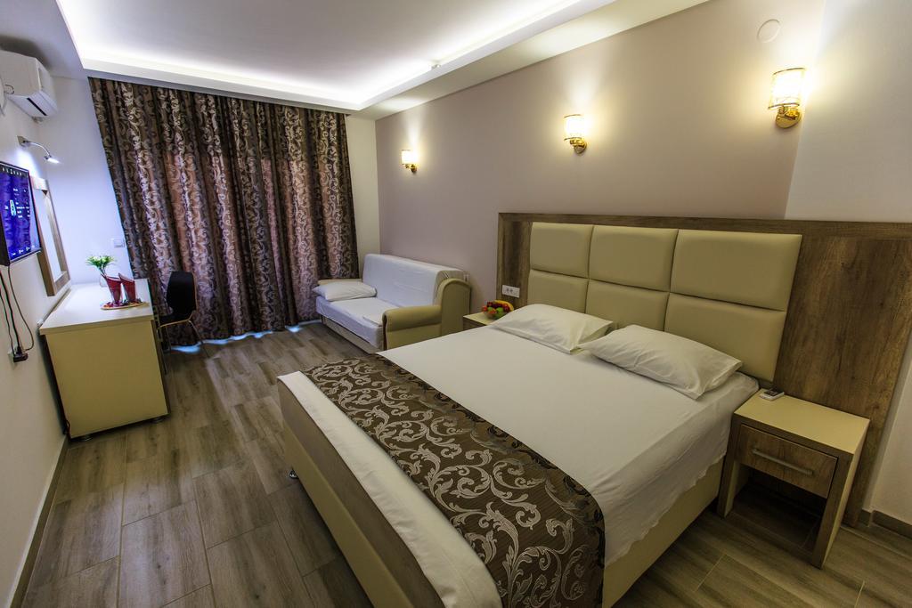 Hotel Edita Ulcinj Kültér fotó
