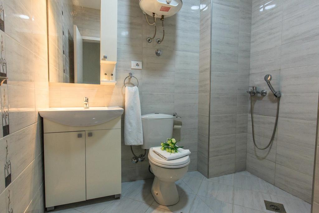 Hotel Edita Ulcinj Kültér fotó
