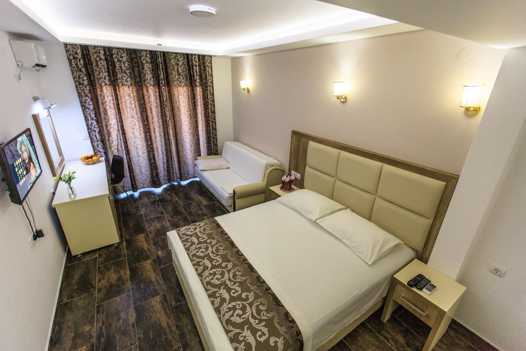 Hotel Edita Ulcinj Kültér fotó