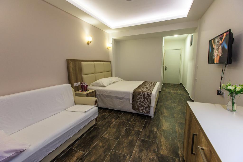 Hotel Edita Ulcinj Kültér fotó