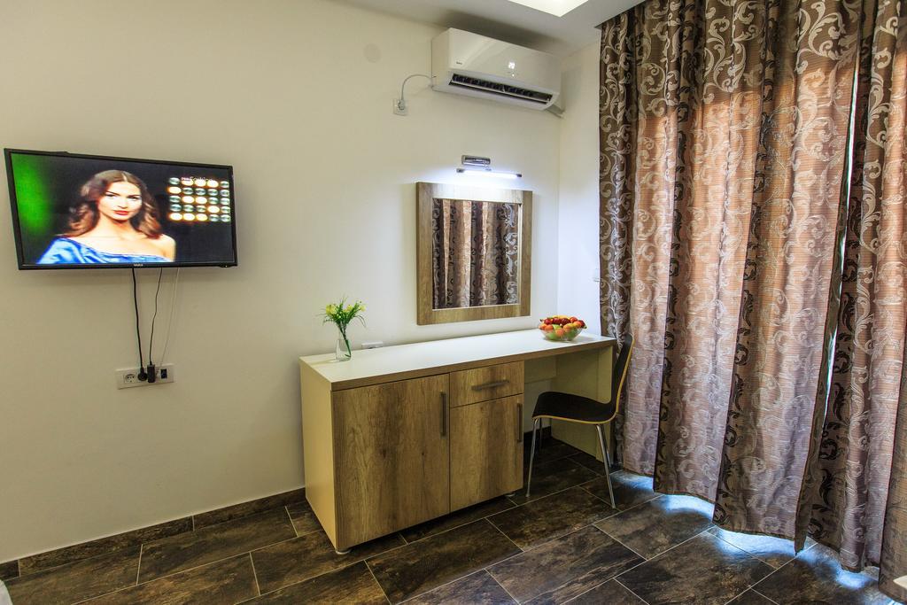 Hotel Edita Ulcinj Kültér fotó