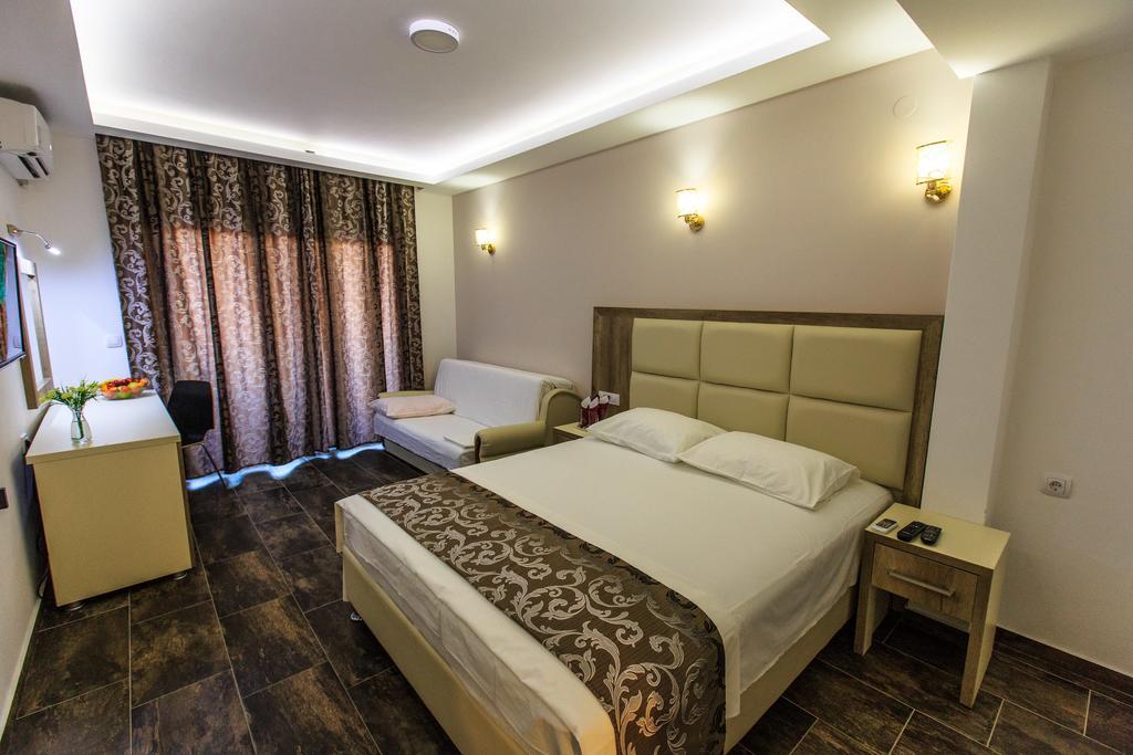Hotel Edita Ulcinj Kültér fotó