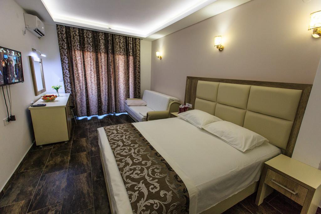 Hotel Edita Ulcinj Kültér fotó