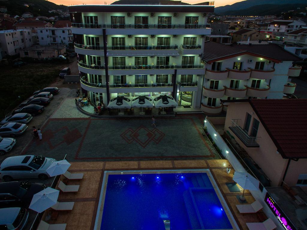 Hotel Edita Ulcinj Kültér fotó