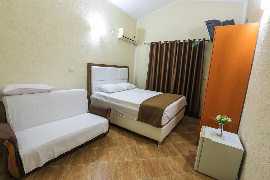 Hotel Edita Ulcinj Kültér fotó