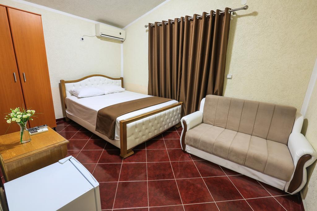 Hotel Edita Ulcinj Kültér fotó