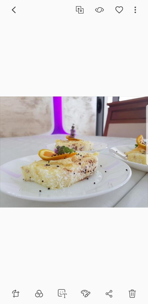 Hotel Edita Ulcinj Kültér fotó